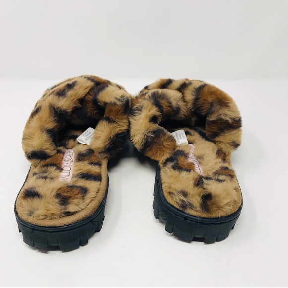 Willow & Ruby Leopard Faux Fur Slippers - Picture 6 of 7